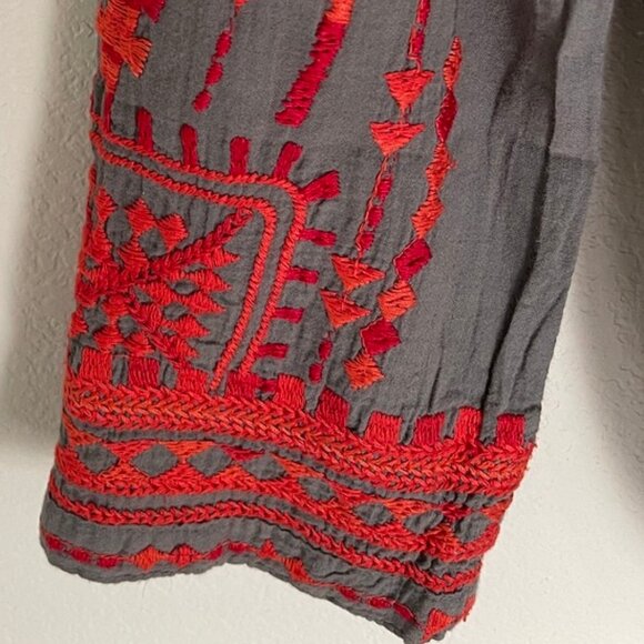JOHNNY WAS Biya Grey Top; Red Embroidery: NWOT!! XS (Runs Large): P2P 20 3/4" - Picture 7 of 7